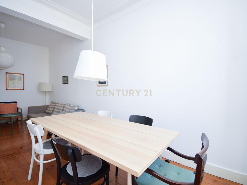 Apartamento T2+1 Renovado no Coração de Campo de Ourique - Image 8
