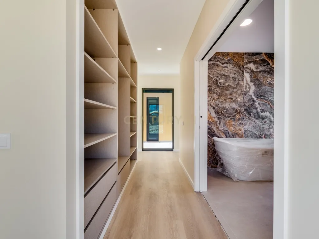 Moradia T4+1 de construção nova com piscina infinita | Caramujeira, Lagoa - Image 19