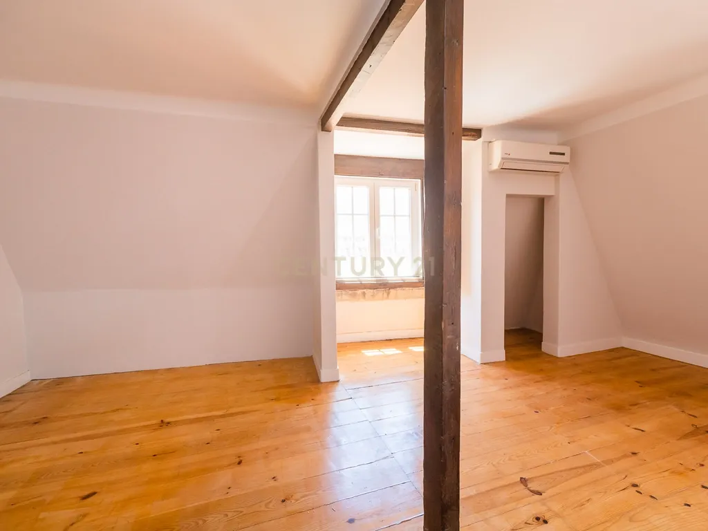 Excelente Apartamento T2 | Janelas Verdes - Image 31