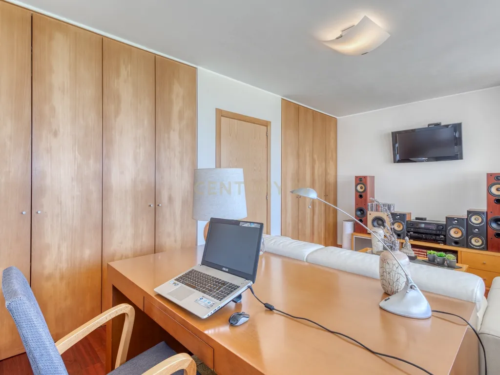 Apartamento T2+1 Duplex em condomínio fechado a 600m da praia - Image 19