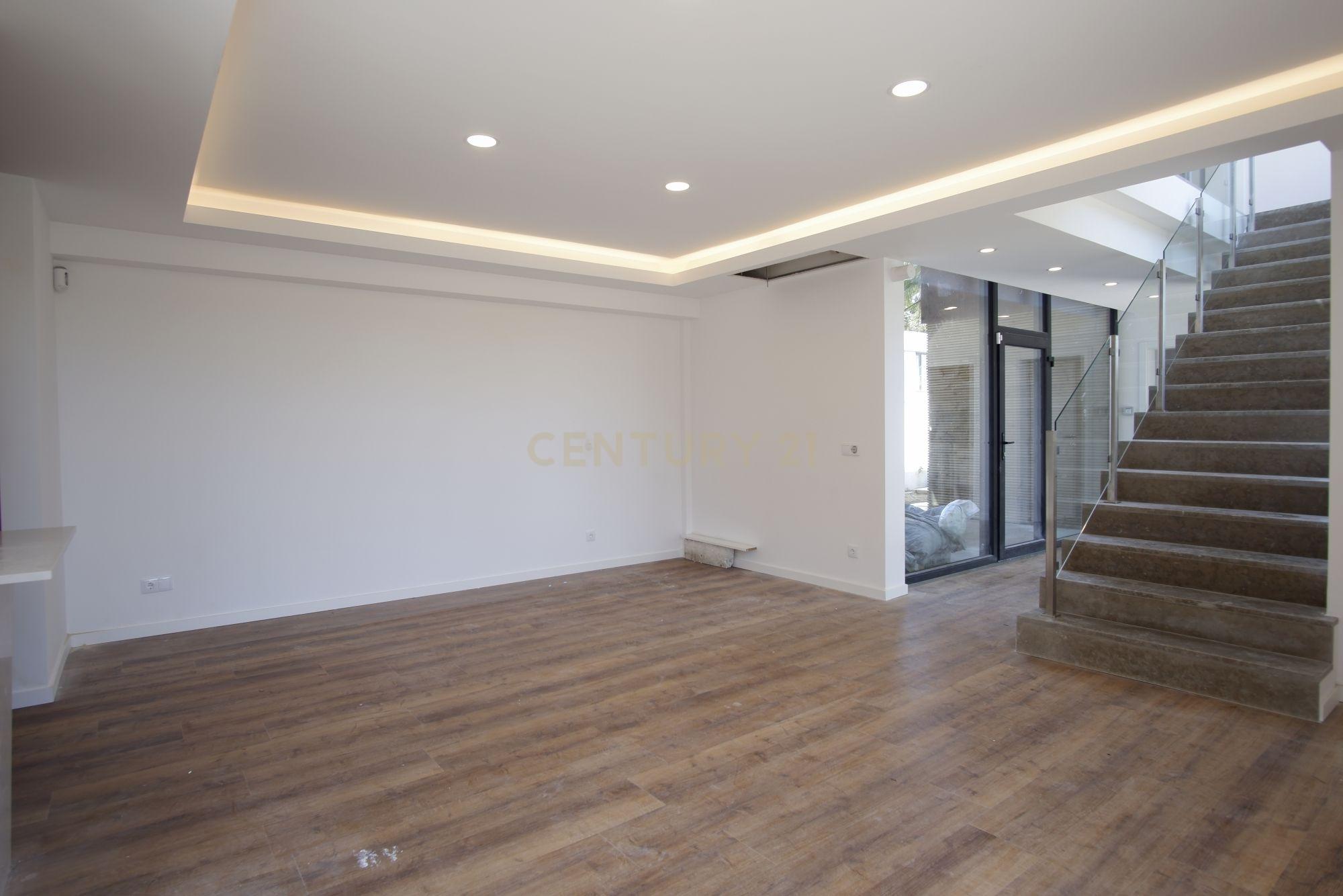🌿 Moradia de Sonho Pronta a habitar na Avenida do Mar T5 com piscina – Aroeira - Image 7