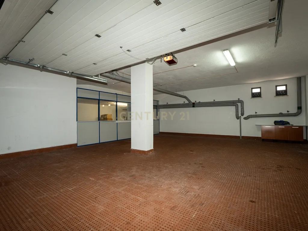 Apartamento de tipologia T3, com 2 varandas, 2 WC e box para 4 viaturas, situado no Jardim da Amoreira - Ramada em Odivelas. - Image 53
