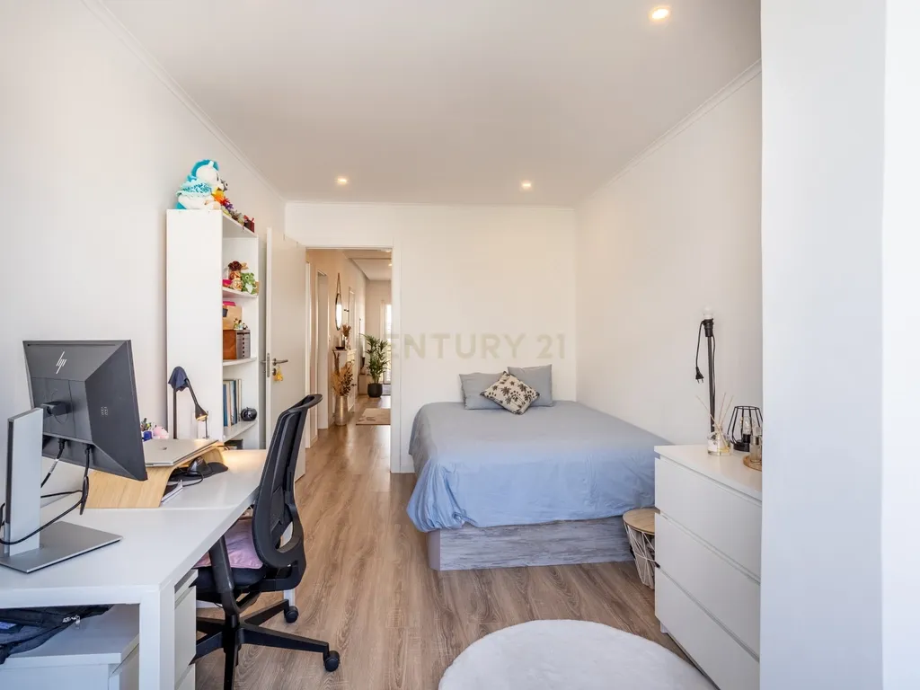 Apartamento T3 totalmente renovado, Laranjeiro. - Image 14