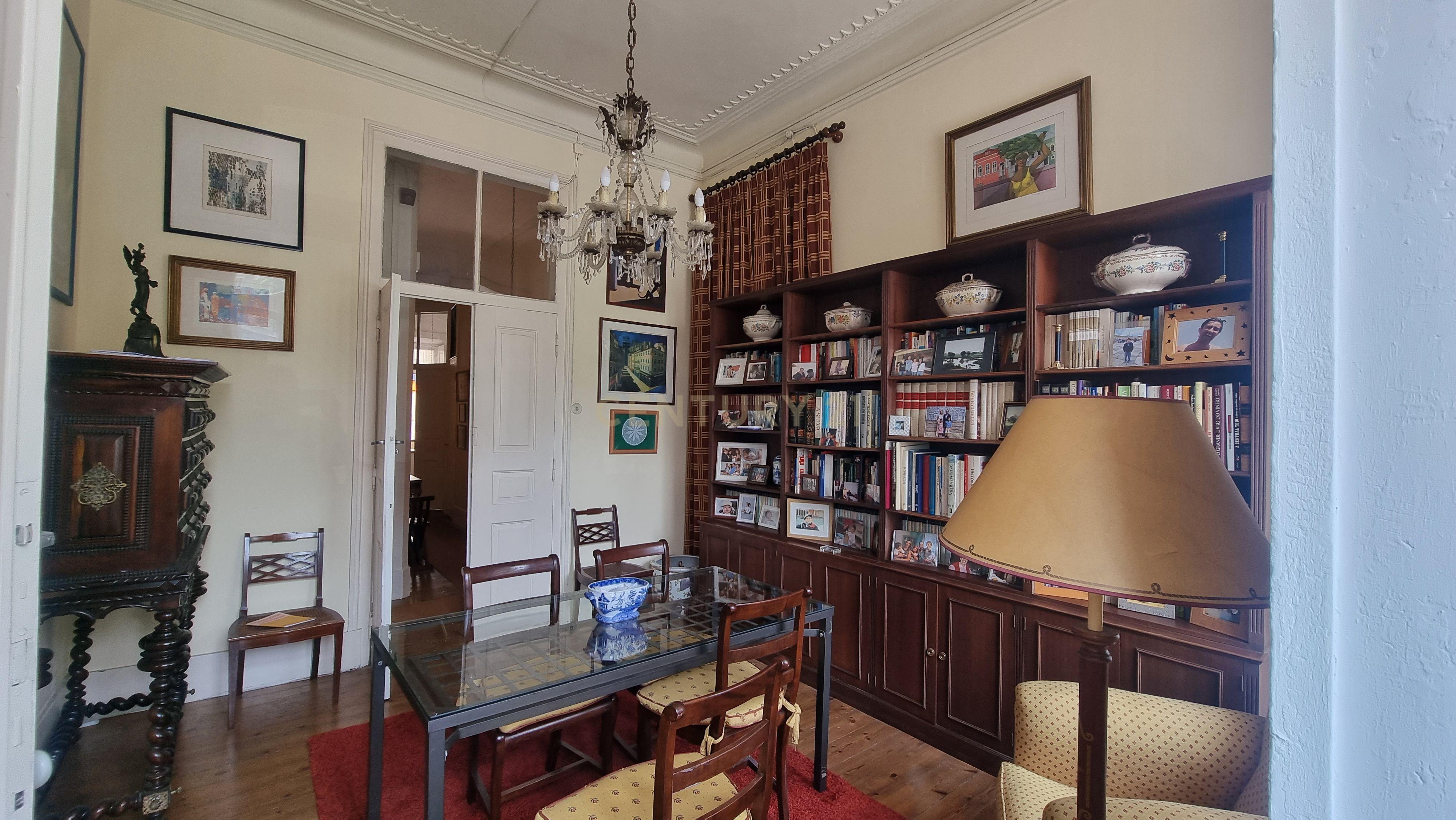 Apartamento Pombalino de Charme com 8 Assoalhadas – Av. Almirante Reis, Lisboa - Image 24