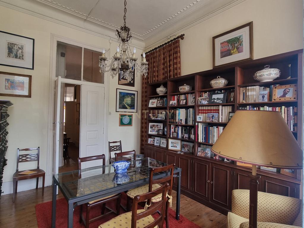 Apartamento Pombalino de Charme com 8 Assoalhadas – Av. Almirante Reis, Lisboa - Image 20