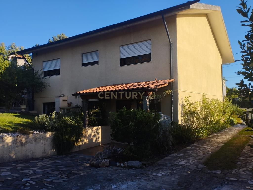 Grande moradia térrea, em Santo Tirso com área de lazer, anexo, jardim e terreno agrícola, Porto - Image 13