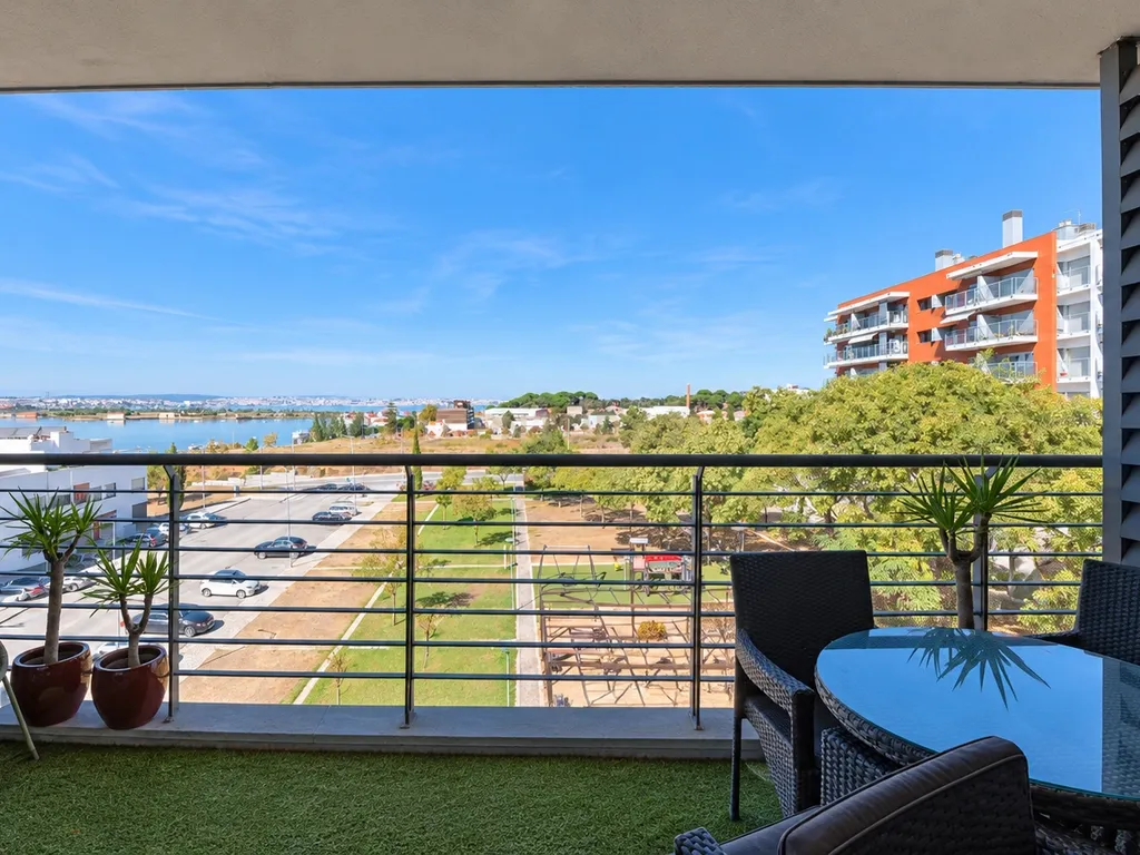 ✨ T3 de Excelência com Vista para a Baía do Seixal, Ponte 25 de Abril e Lisboa - Image 30