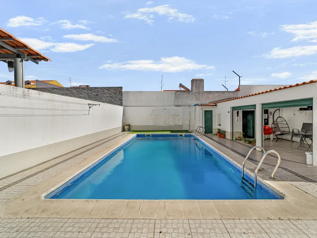 MORADIA T5 COM GARAGEM E PISCINA, 327 M² DE TERRENO PARA USUFRUIR - Image 27