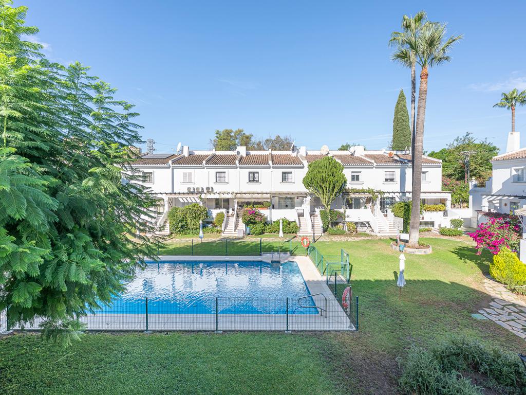 Moradia geminada no Conjunto San Javier Elegância, conforto e espaços para desfrutar -Nueva Andalucia–Marbella    - Image 27
