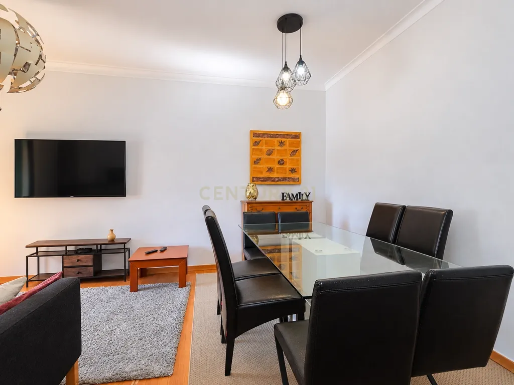 Apartamento T3 no Seixal com Varandas e Acessibilidade Fertagus - Image 3