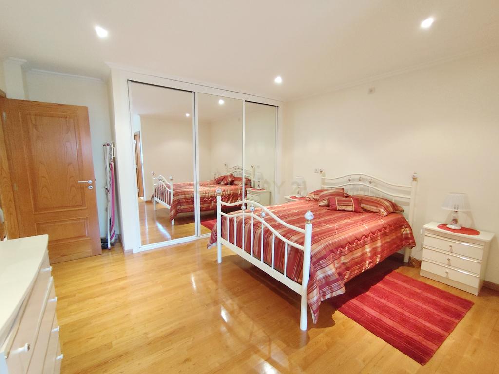 Luxuosa Moradia em Vale de Anta, Chaves - 4 Quartos e Piscina - Image 11