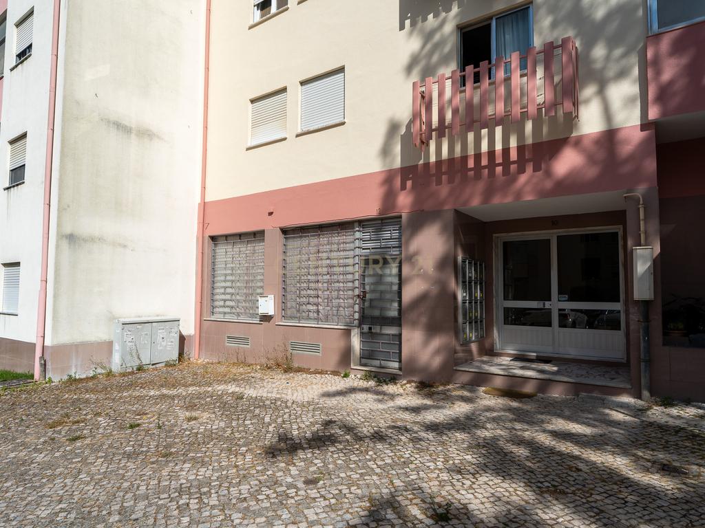 🏡 Oportunidade única: T2 espaçoso, com  varanda e localização privilegiada! - Image 29