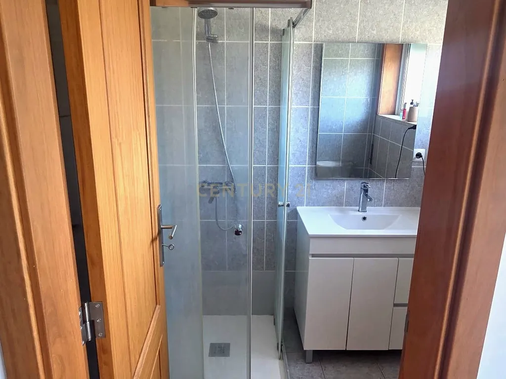 🏡 T2 com Suíte, Varandas e Garagem com Carregamento para Veículo Elétrico - Image 6