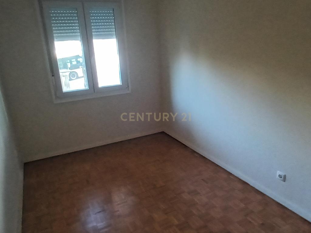 Apartamento T3 em Santo António dos Cavaleiros – Arrendamento - Image 12