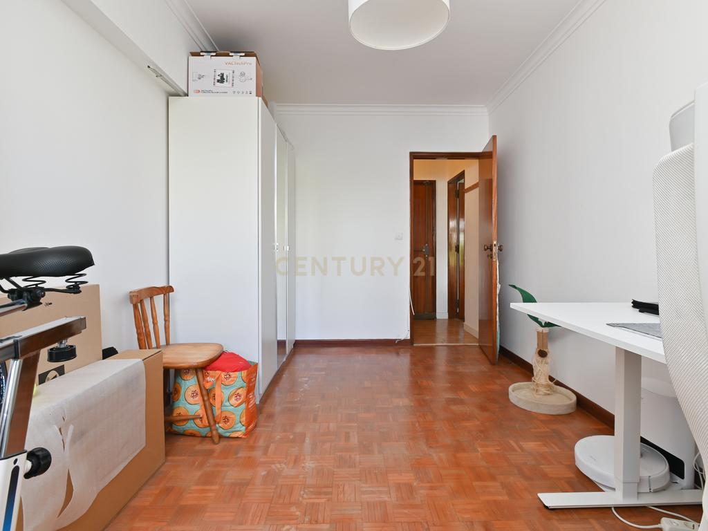 Apartamento T2 em Massamá com Varanda e arrecadação - Image 8