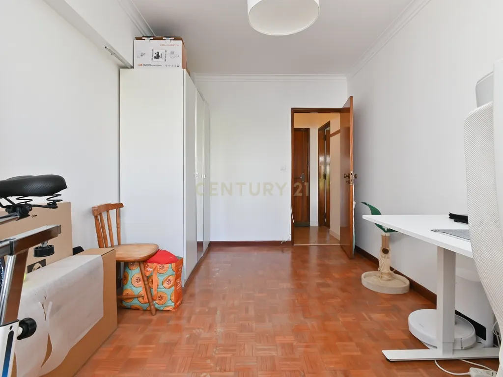 Apartamento T2 em Massamá com Varanda e arrecadação - Image 8