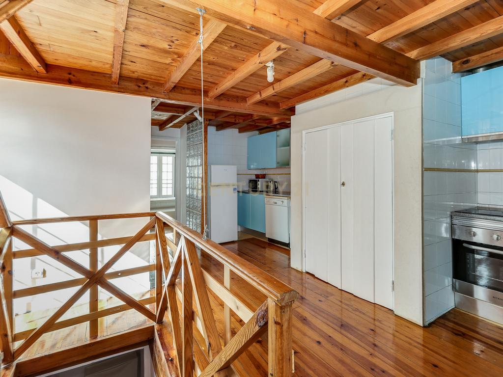 T2 DUPLEX EM ALFAMA COM VISTA PARA ARRENDAR - Image 12
