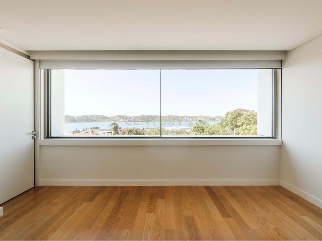Moradia de Luxo com Vista para o Tejo - Alto Santo Amaro - Image 16