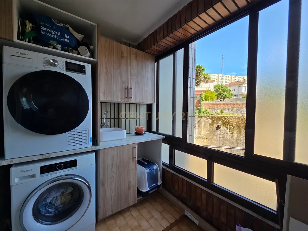 Apartamento T2 | Varanda | Remodelado | Garagem Individual | Centro de Fânzeres - Image 26