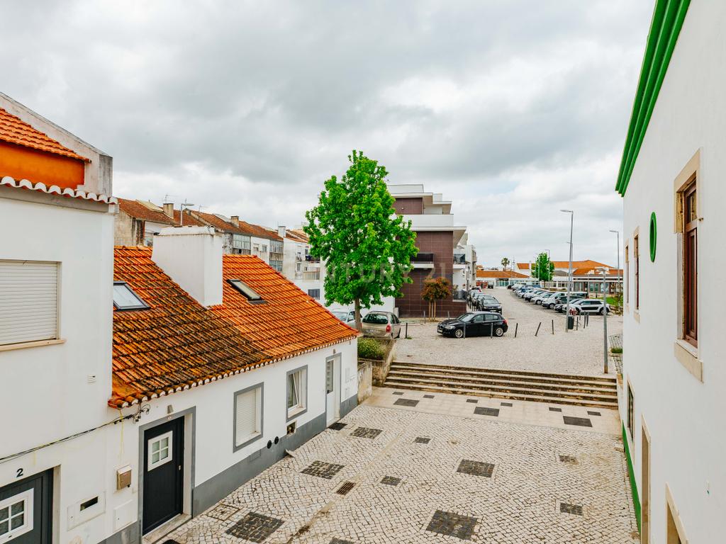 Apartamento T2 no centro Histórico Alcochete  - Image 26