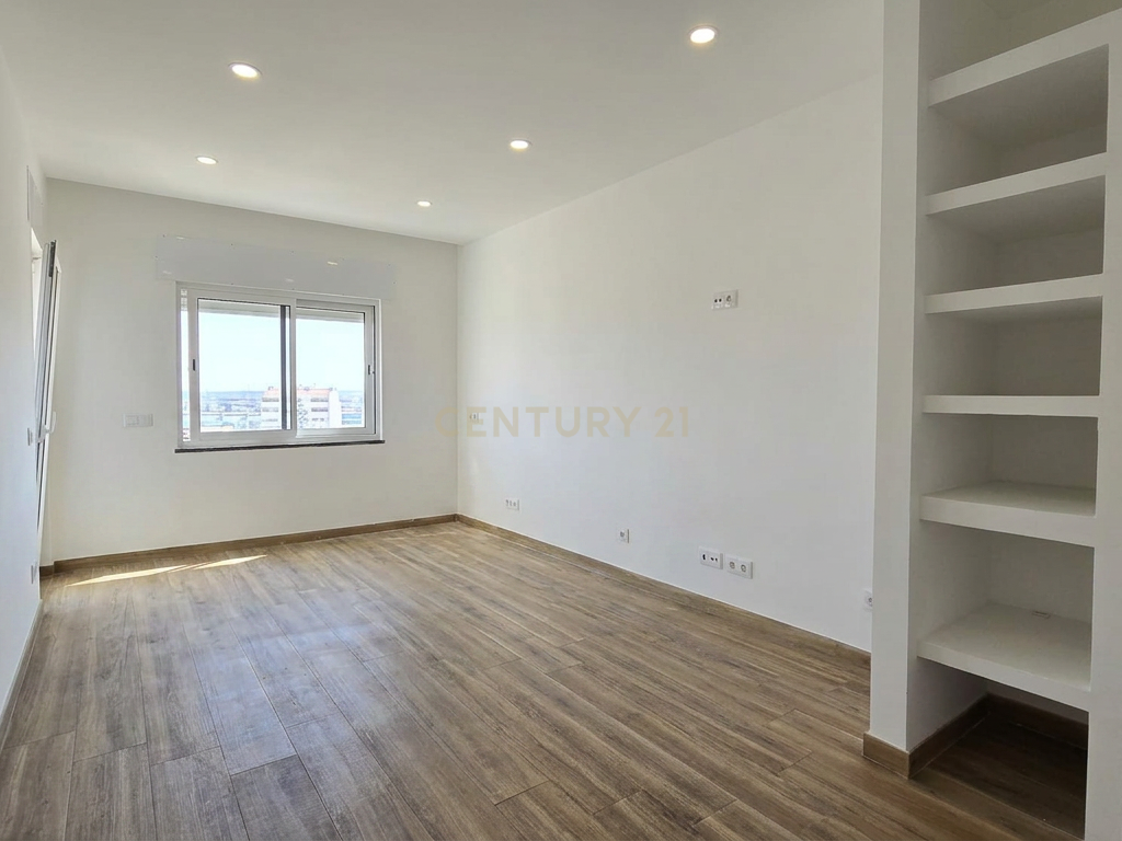 Apartamento Moderno em Portimão com Vista para o Rio - Image 11