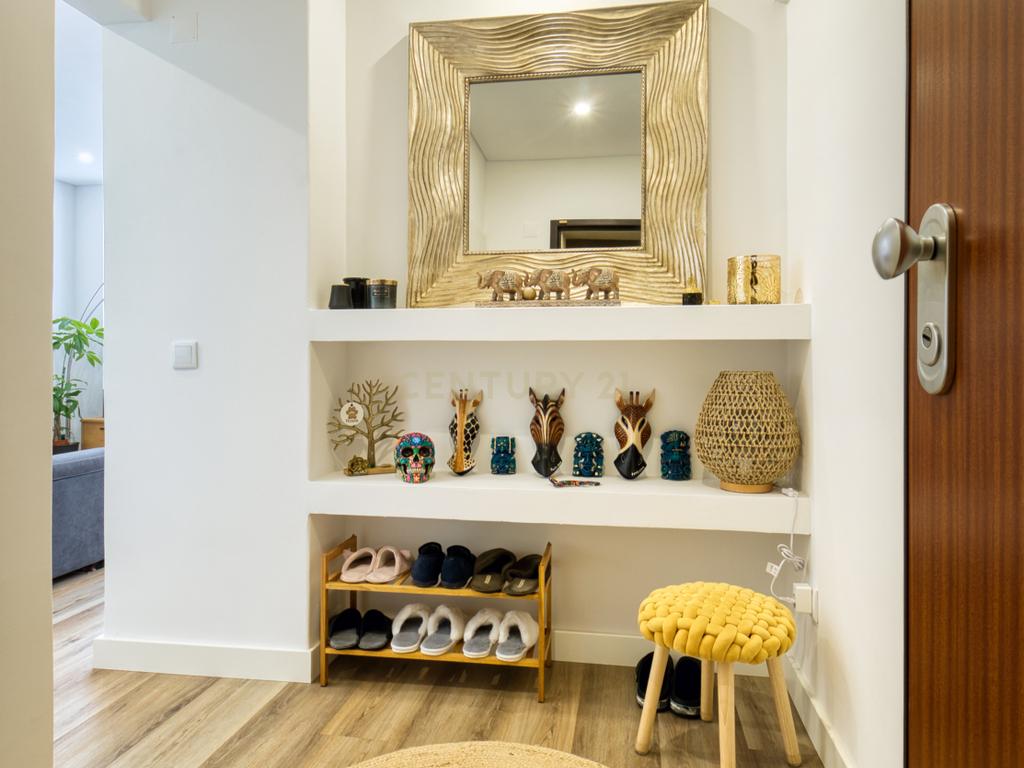 Apartamento T1 - totalmente remodelado - Elevador- S. António Caparica - Image 7
