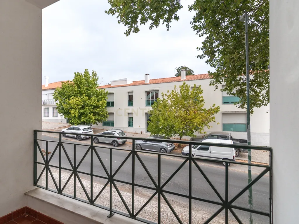 Moradia T2 no Centro de Évora (1º Andar) - Image 5
