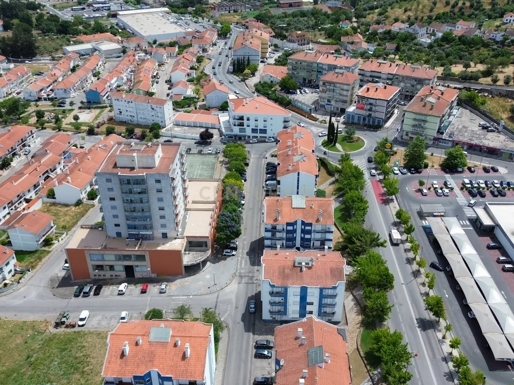 Apartamento T3 com garagem e arrecadação em Abrantes - Image 29
