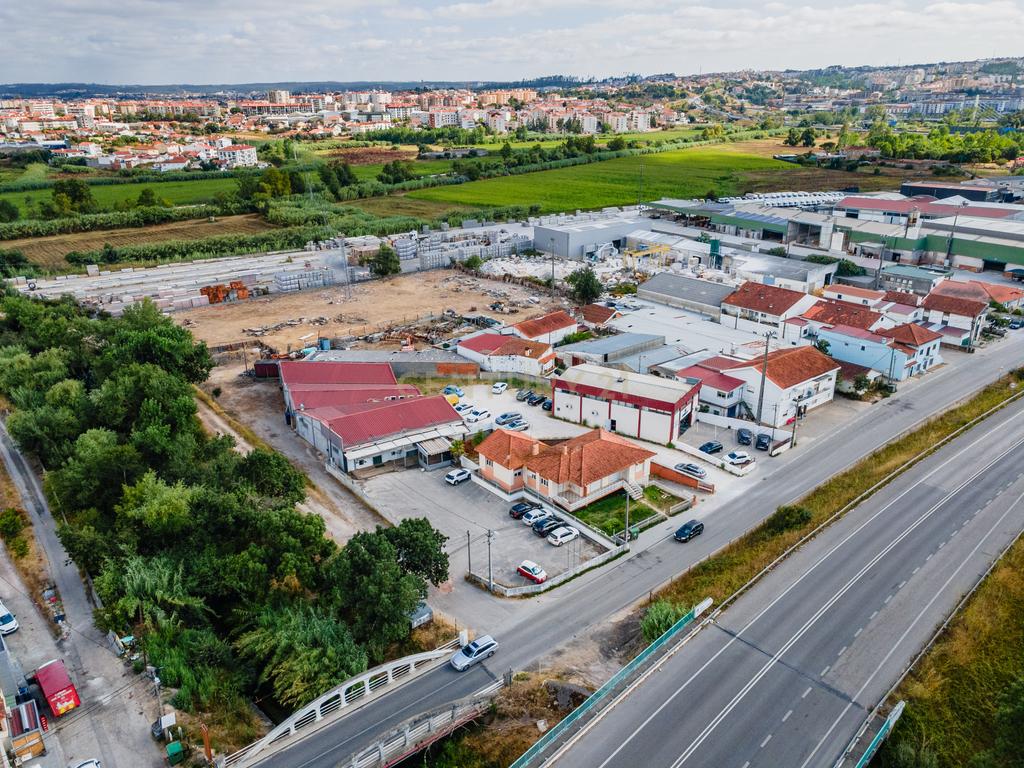 Armazém composto por 3 Edifícios e Amplo Logradouro – Ponte das Mestras, Leiria - Image 21