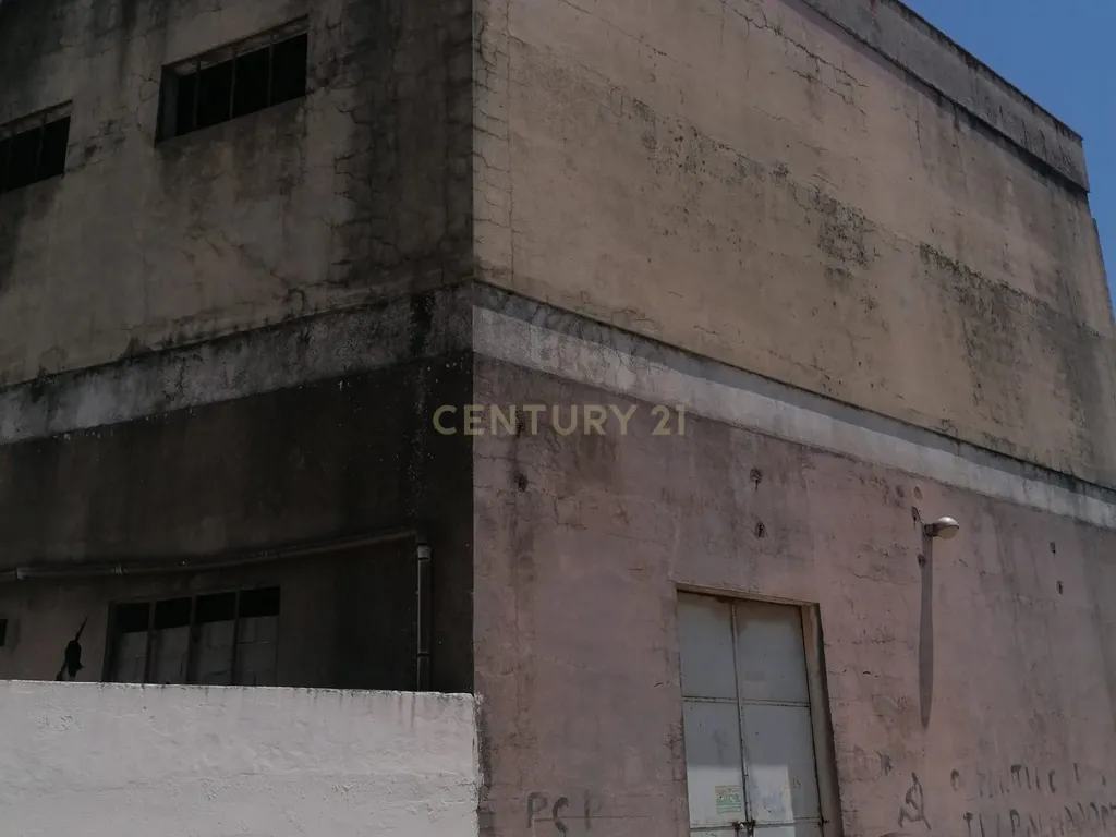 Armazém (565 m2 ) em pleno centro habitacional na Vidigueira para usar ou transformar! - Image 13
