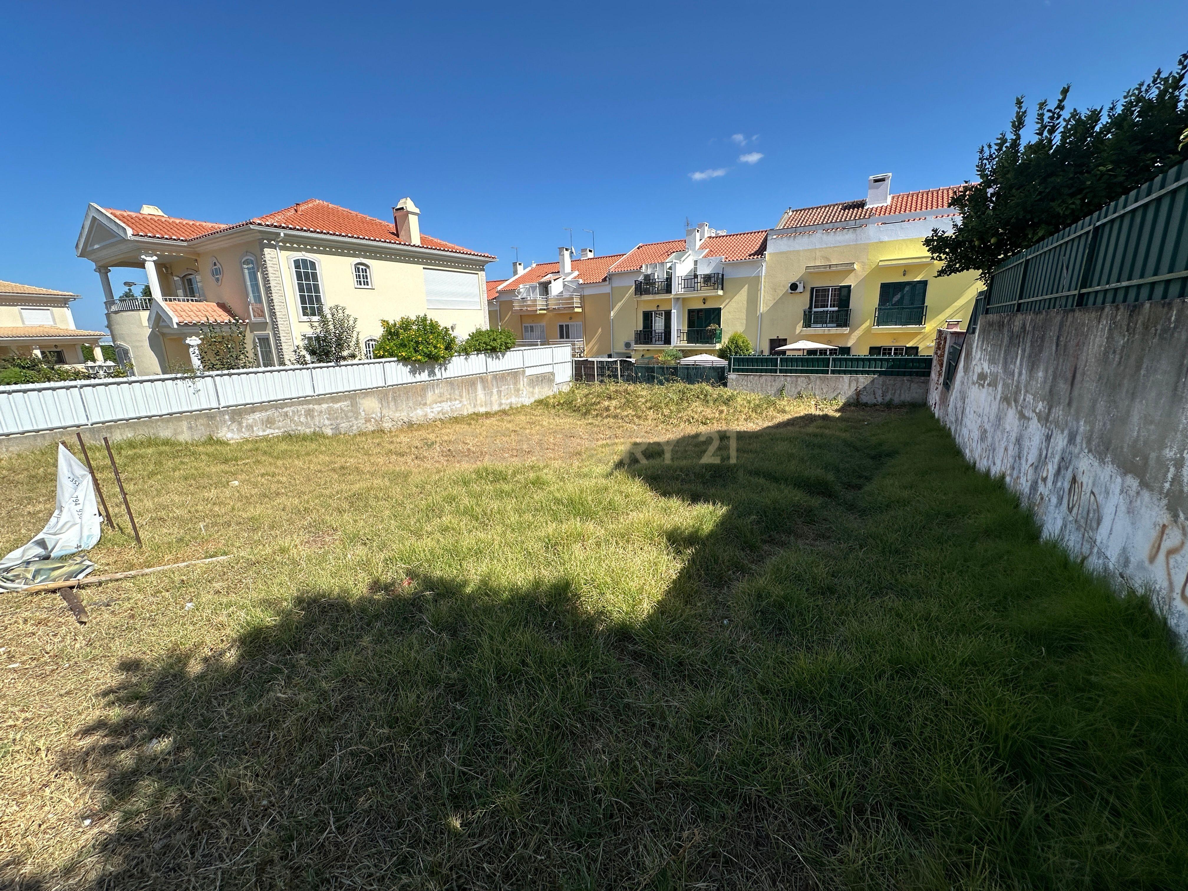 Land for sale in Almada, Portugal — €190,000