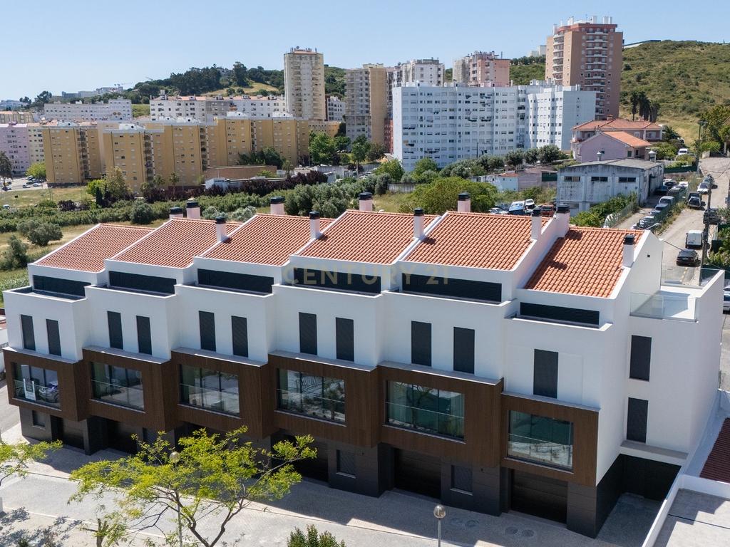 MORADIA T3+1|TERRAÇO| GARAGEM| LOURES| - Image 41