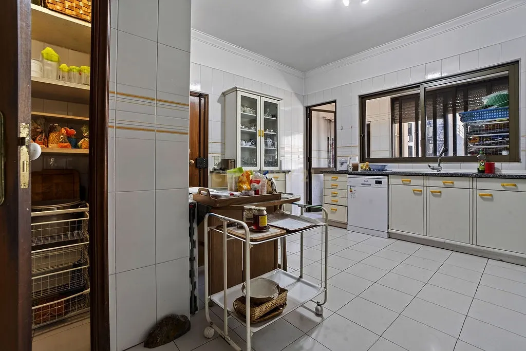 Apartamento Moderno em Campo Grande, Lisboa - 4 Quartos e Vista Panorâmica - Image 28