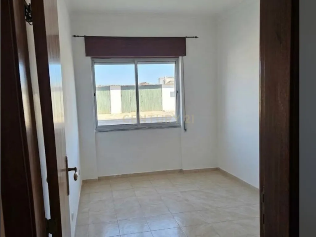 Apartamento T3 nas Amoreiras em Setúbal com Luz Natural e Boa Localização - Image 14