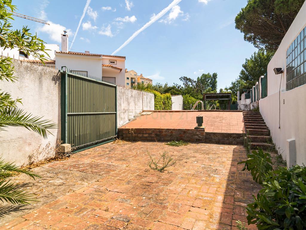 Moradia com piscina, a 500 metros da praia, em São Pedro do Estoril, Cascais. Em Venda! - Image 30