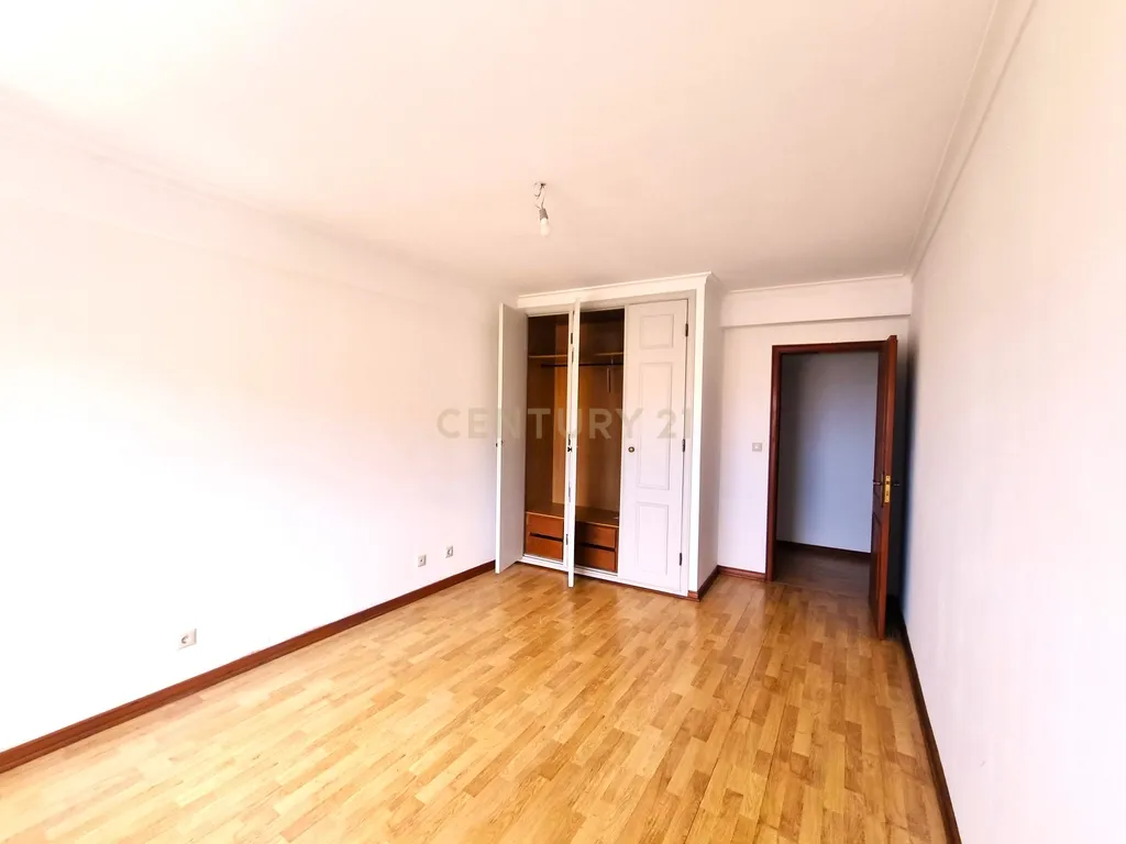 Apartamento T2 com Vista Panorâmica e garagem - Image 15