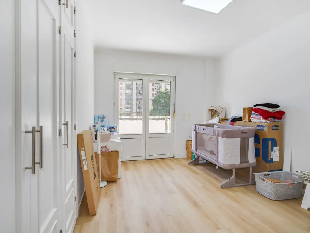 Apartamento Renovado com Vista em Alenquer, Lisboa - Image 8