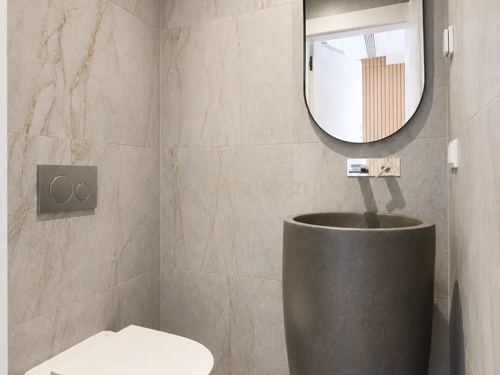 Apartamento T3 como novo centro de Cascais e com vista mar - Image 10