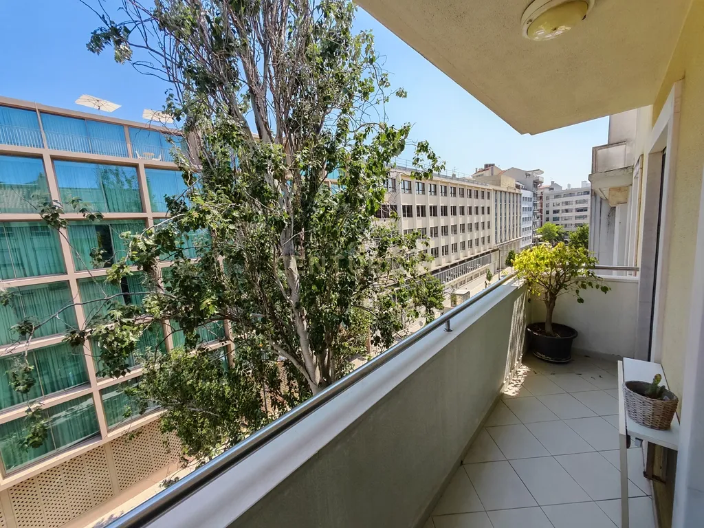Imóvel T3 espaçoso nas Picoas, com 3 WC, 2 estacionamentos - Image 9