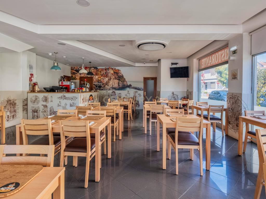 Trespasse de Pizzaria com esplanada em Águas Santas - Image 25