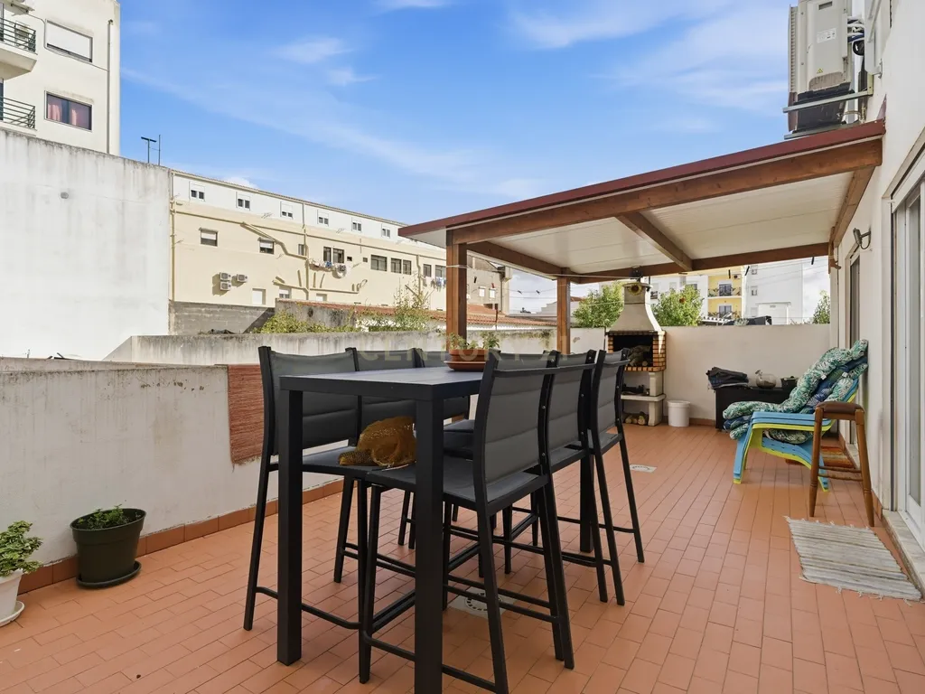 Apartamento T3 com terraço e churrasqueira – Merceana, Alenquer - Image 29