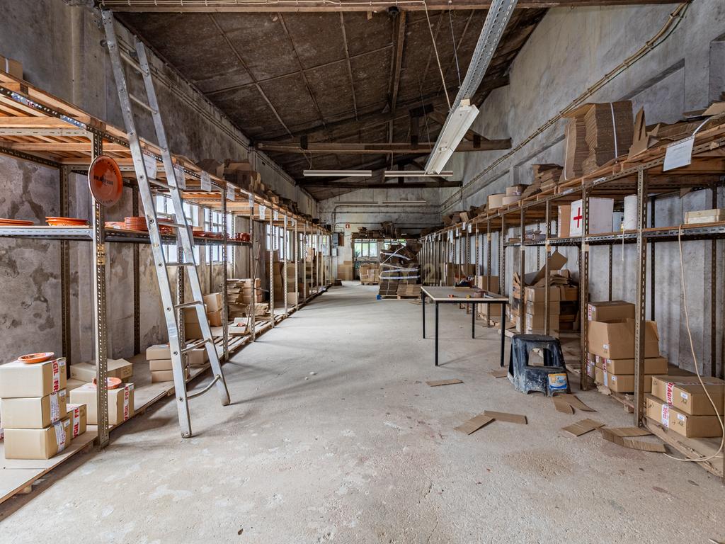 Armazem industrial com logradouro - Image 9