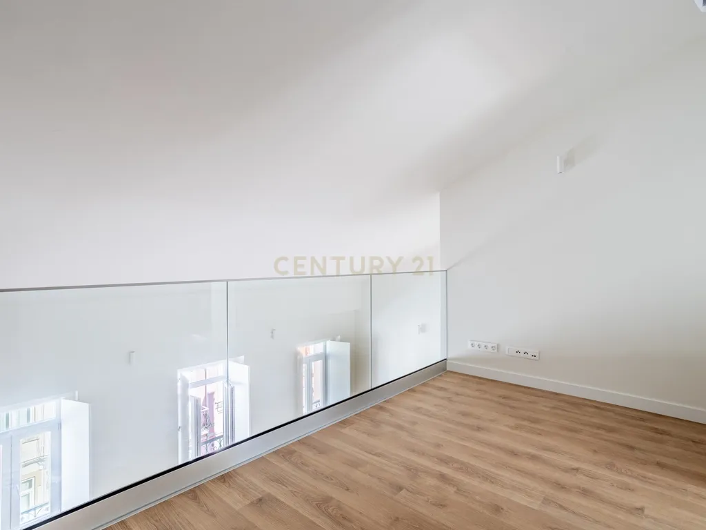 Duplex T3 para Venda, em Campolide – Pé-Direito Duplo, Terraço e Classe Energética A | 940.000 € - Image 22