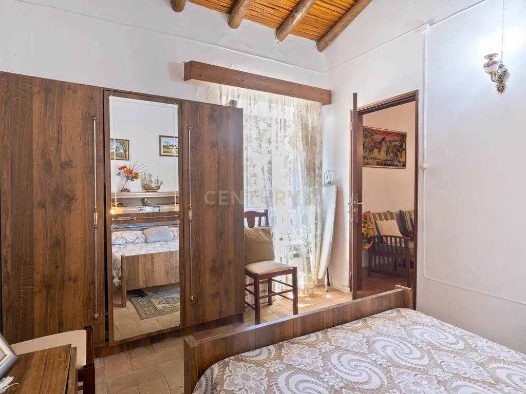 Encantadora Moradia com 7 Divisões em Parragil Loulé com Vista Campestre - Image 32