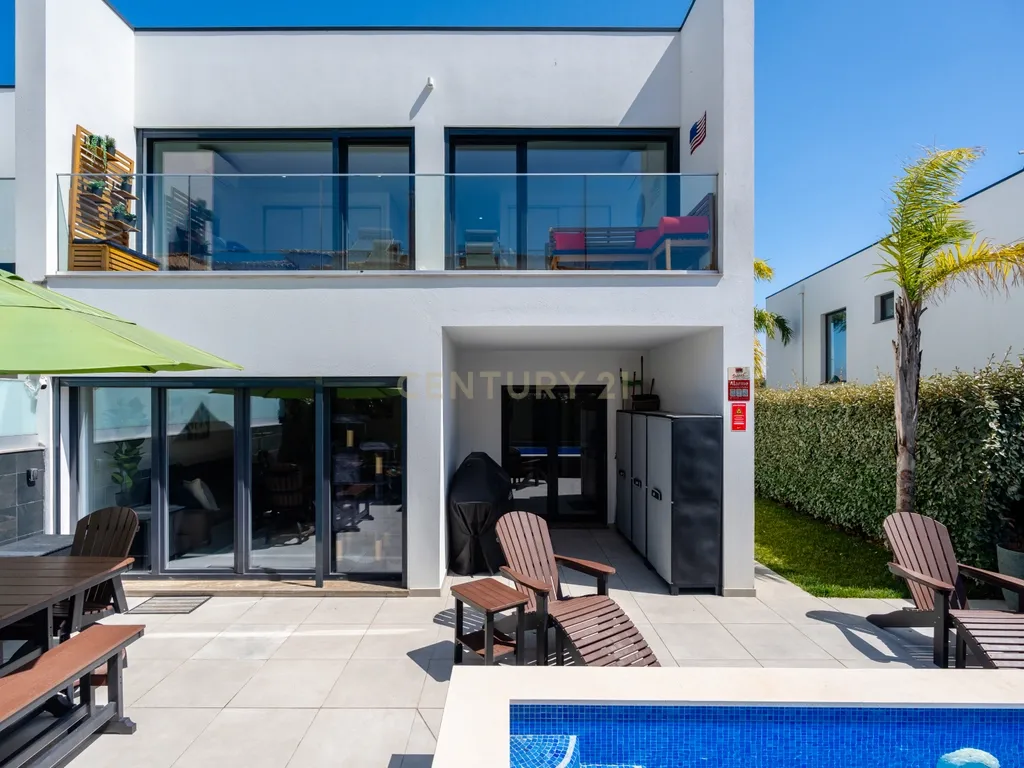 Moradia T3 + 1 Moderna com Piscina e Acabamentos de Luxo – Algoz - Image 2