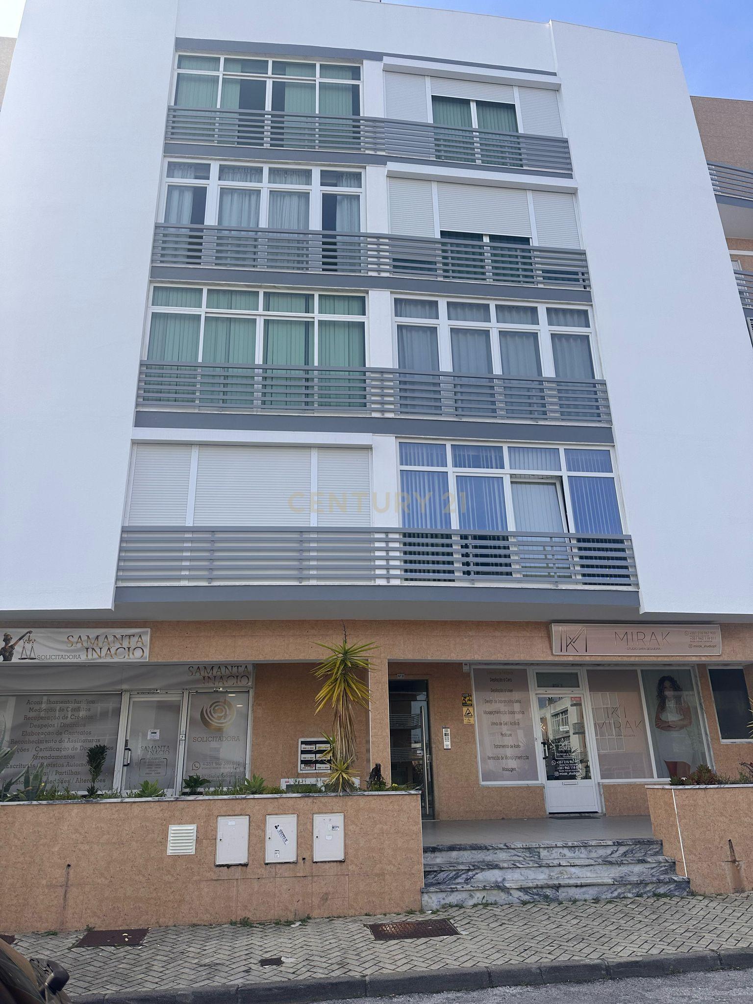 Apartamento T3 em Vialonga, com Garagem e Elevador - Image 30