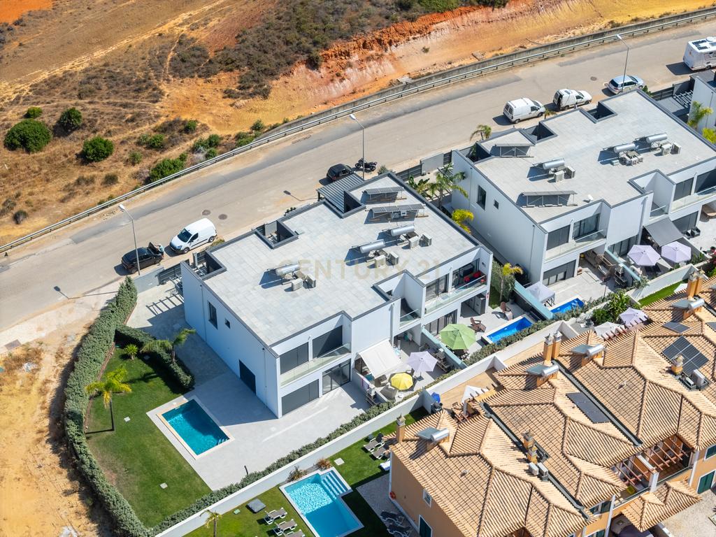 Moradia T3  + 1 Moderna com Piscina e Acabamentos de Luxo – Algoz  - Image 37