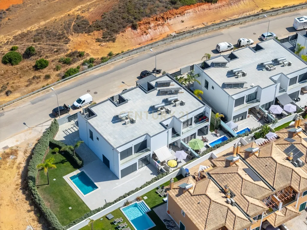 Moradia T3 + 1 Moderna com Piscina e Acabamentos de Luxo – Algoz - Image 37