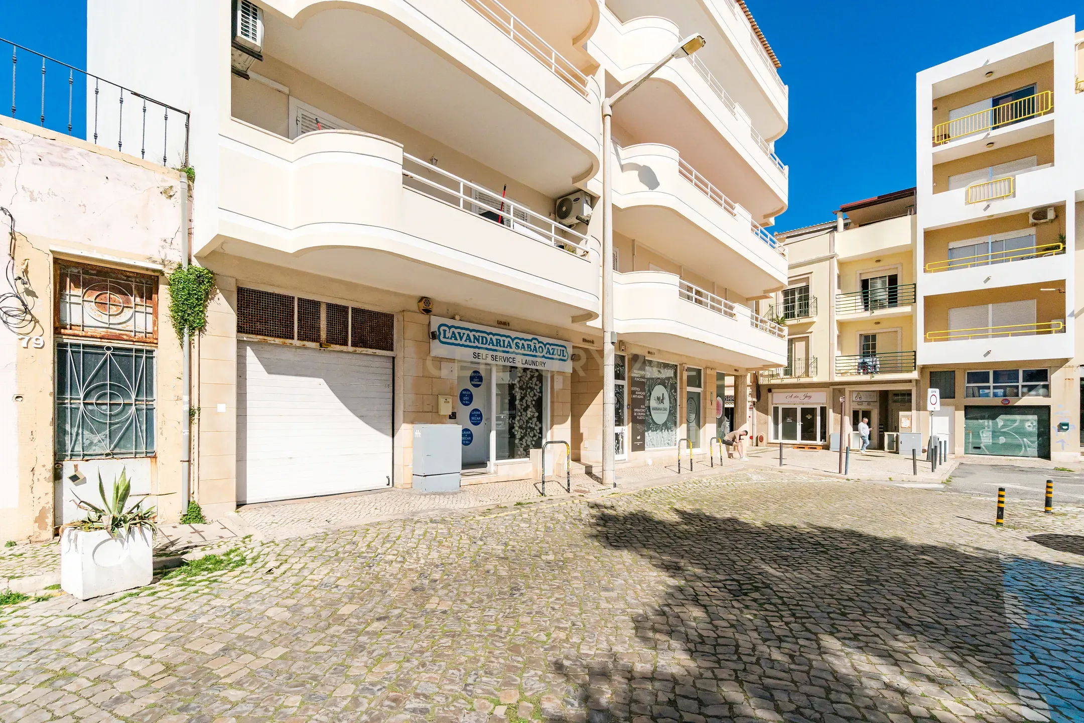 Loja Comercial em Quarteira – Excelente Investimento Rentabilidade Imediata - Image 9