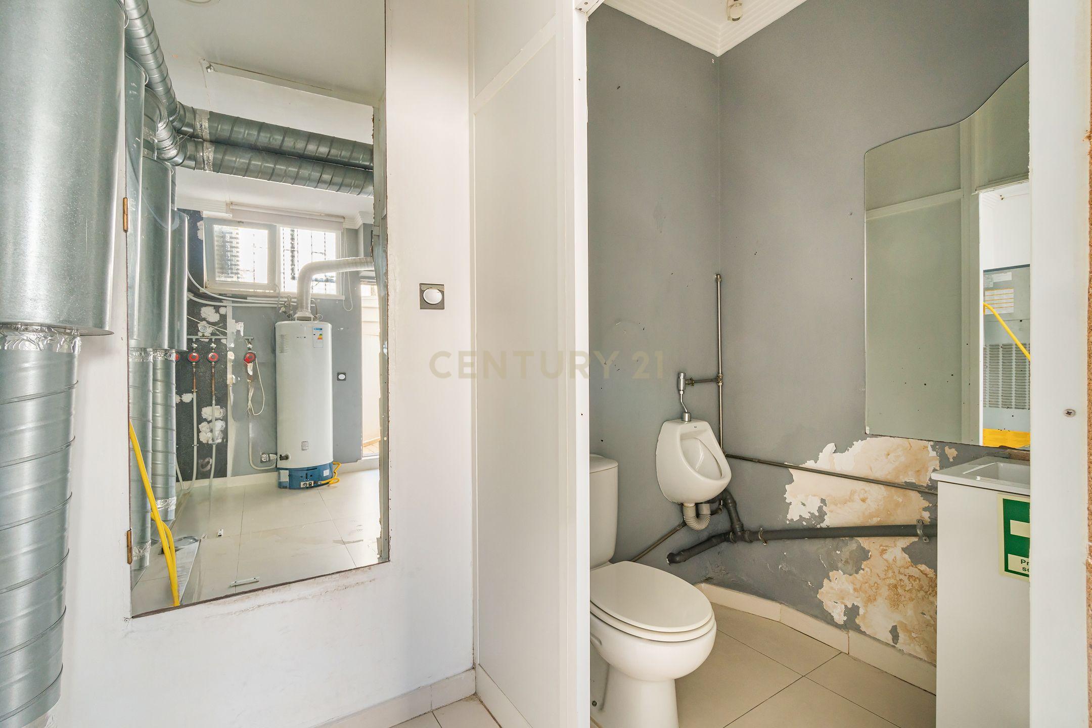 Loja Comercial em Quarteira – Excelente Investimento Rentabilidade Imediata - Image 10